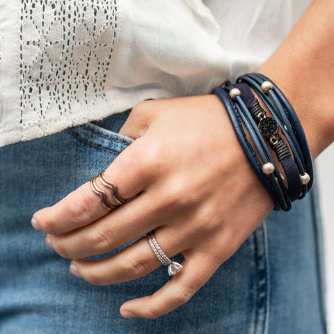 Gorissa Multi-Strand Beaded Magnetic Clasp Bracelet With Black Gemstone